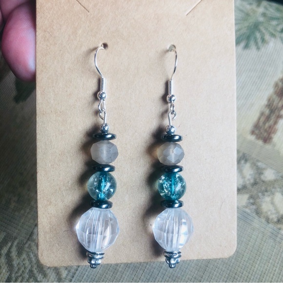 Handcrafted vintage bead glass hematite dangle earrings - Picture 2 of 4